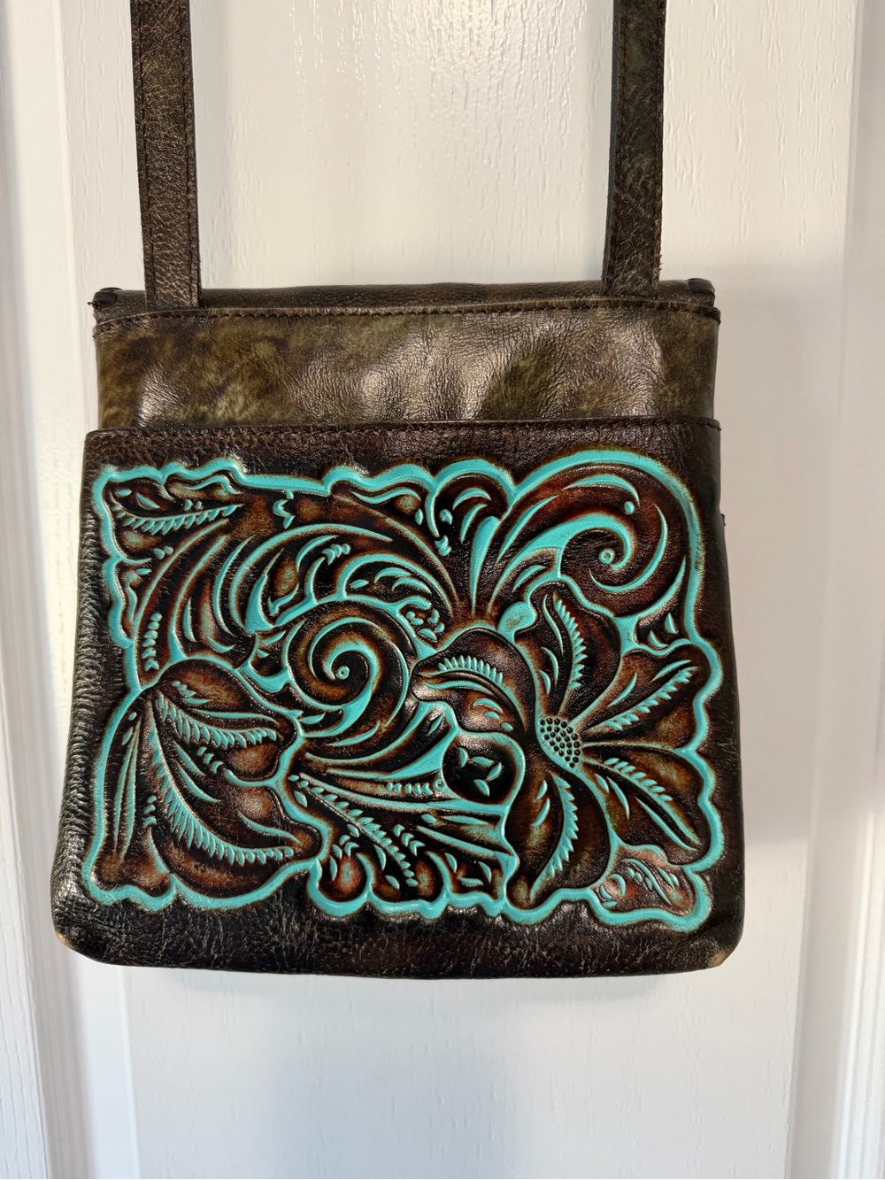 Handcrafted Turquoise-Accented Tooled Leather Crossbody Bag - Picture 2 of 9
